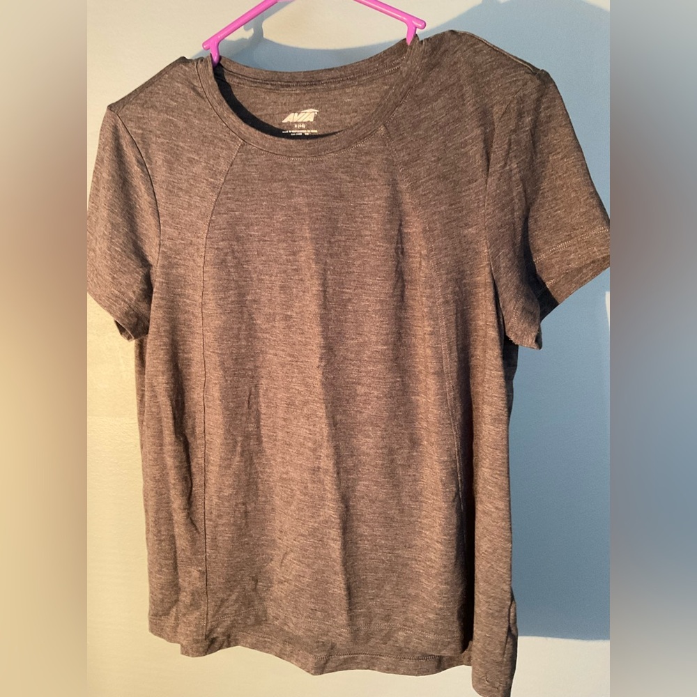 Avia Women’s Short Sleeve athletic short sleeve top 4-6 gray round neck pullover